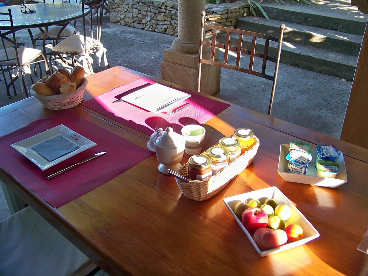 לינה וארוחת בוקר Nages-et-Solorgues Sous Les Pins מראה חיצוני תמונה